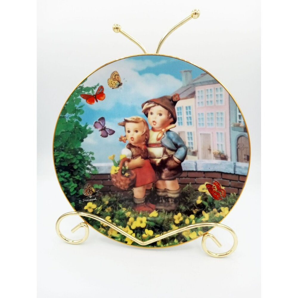 MJ Hummel Surprise Collector Plate Little Companions Danbury Mint Limited L4742